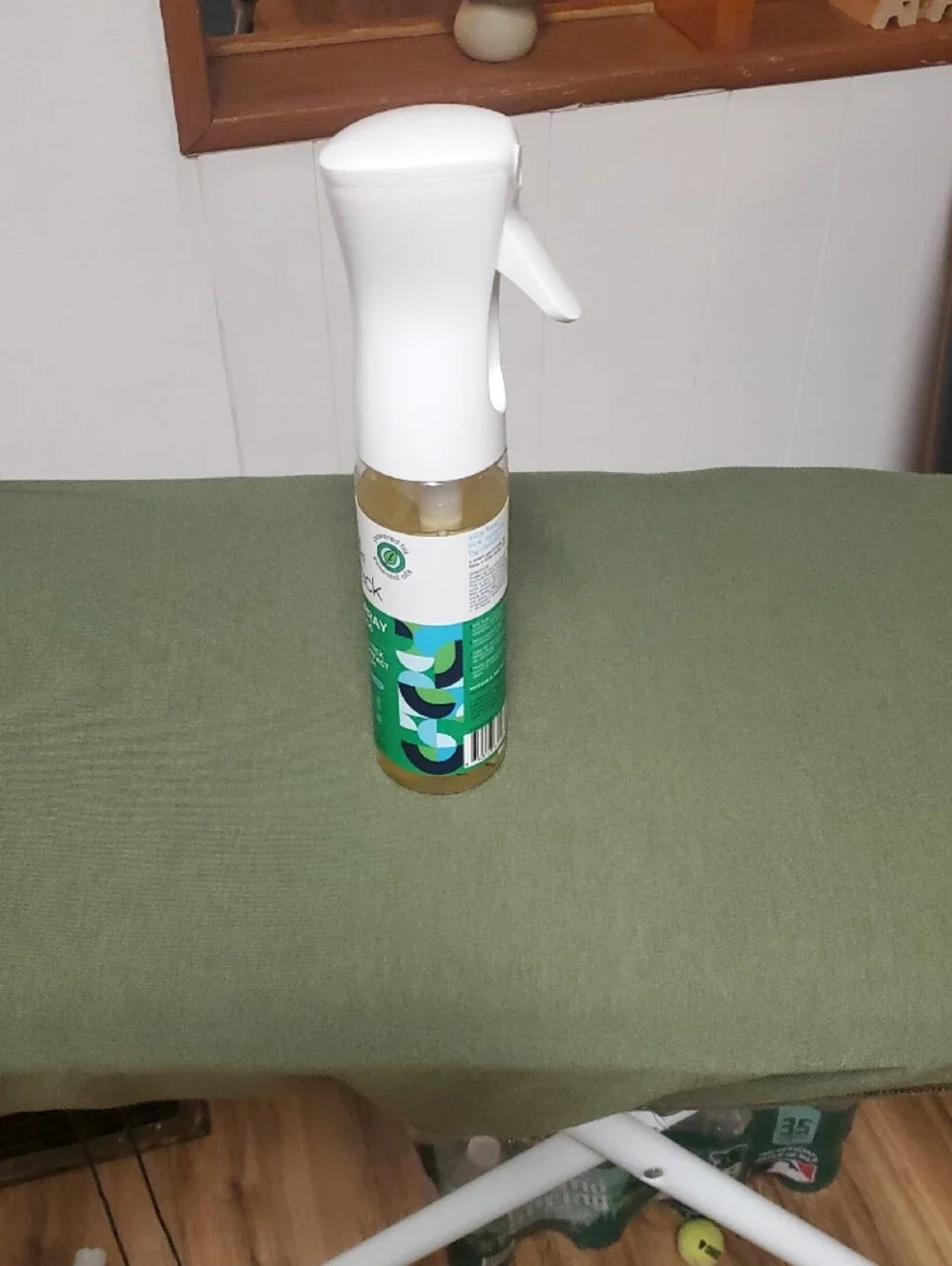 Flea + Tick Daily Spray for Dogs — White & Green